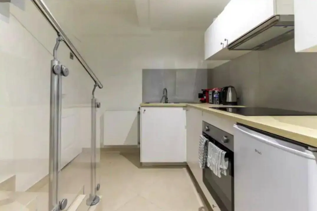 Appartement Magnifique Avec Sauna Et Jacuzzi Parijs